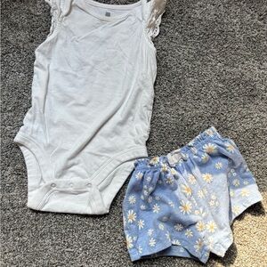 3/$15 GAP white bodysuit with blue floral shorts
